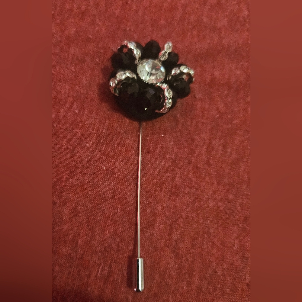 Elegant Floral Lapel Pin With Stones